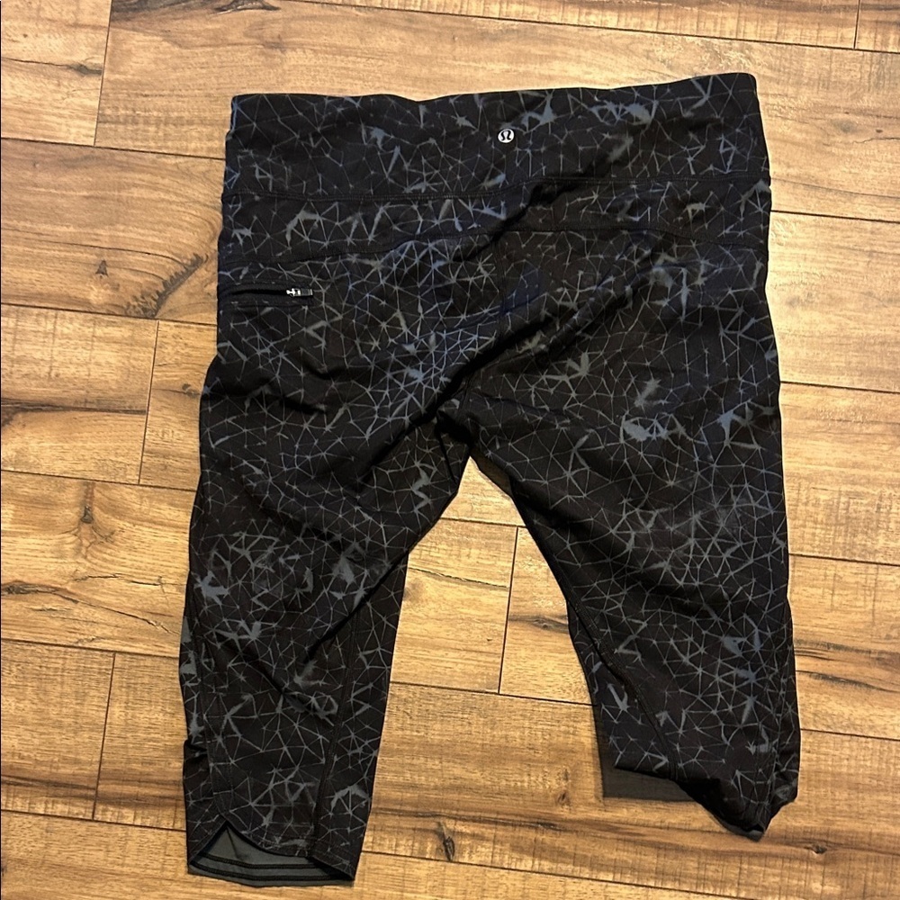 lululemon athletica Black Patterned Crop Leggings - Picture 3 of 4